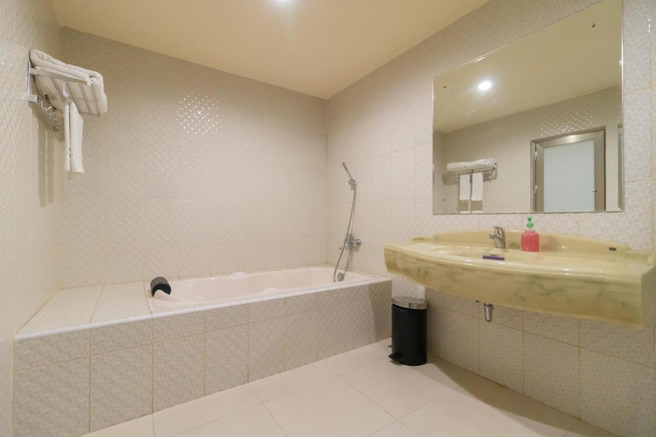 Urbanview Hotel Best Skip Palembang Dış mekan fotoğraf